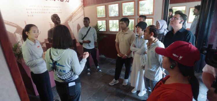 Chinese and Foreign “Generation Z” Journalists Explore the Millennial Charm of the Ancient City Chinese and Foreign “Generation Z” Journalists Explore the Millennial Charm of the Ancient City